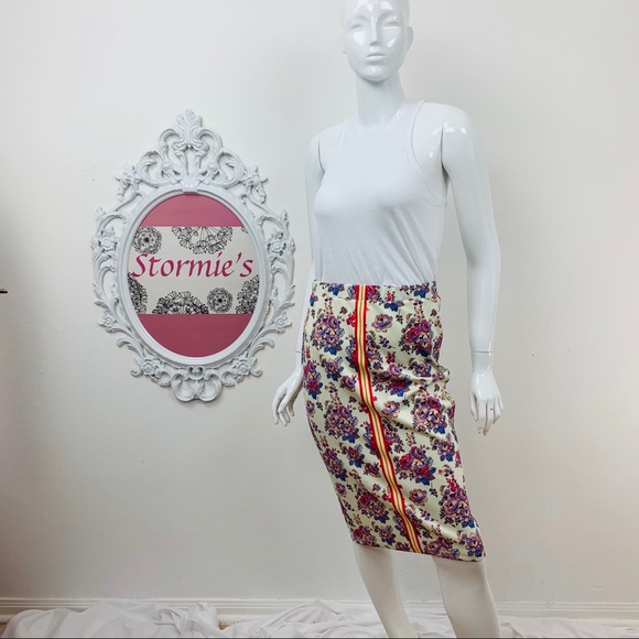 Romeo & Juliet Couture / Multicolor Pencil Skirt - Picture 3 of 8